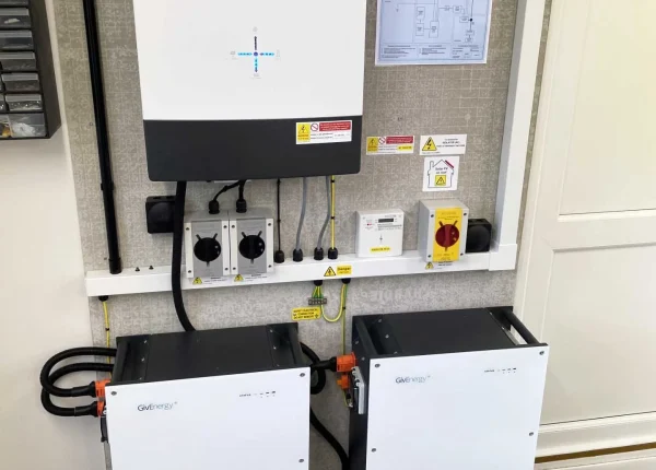 Batteries_and_inverter3